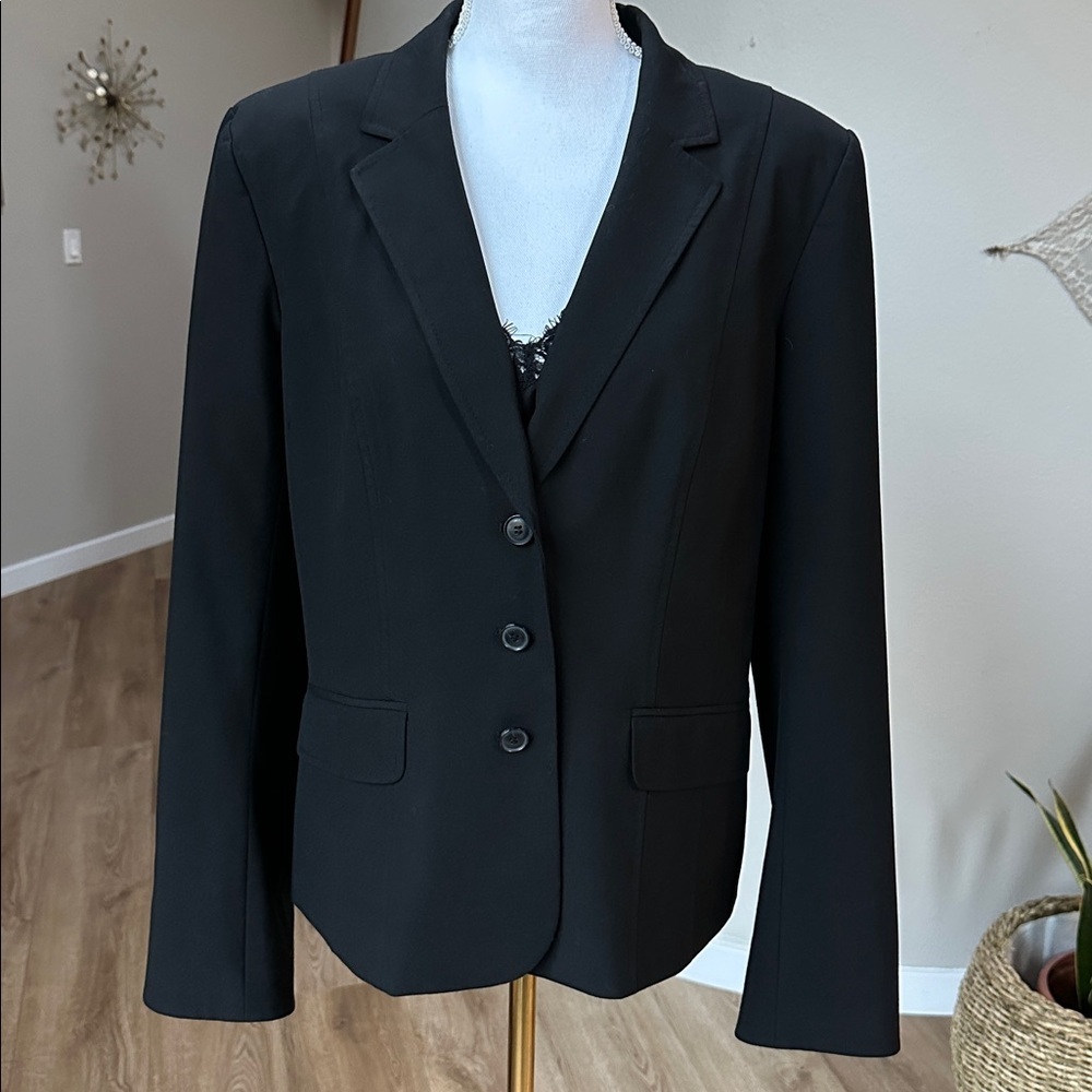 Halogen Cropped Three Button Black Blazer Jacket - image 8